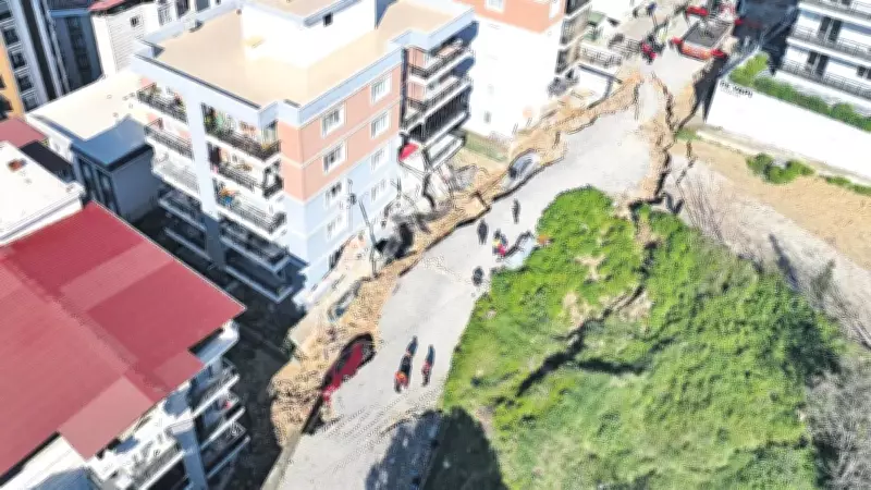 İzmir'de Yağış Sonrası İstinat Duvarı Çöktü: 151 Kişi Tahliye Edildi