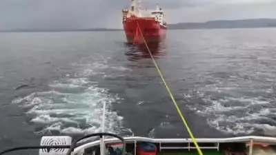 Çanakkale Boğazı'nda Makine Arızası Yaşayan Gemi Karabiga'ya Çekildi
