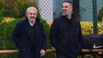 Arda Turan, Kasımpaşa'yı Ziyaret Etti ve Takıma Başarılar Diledi