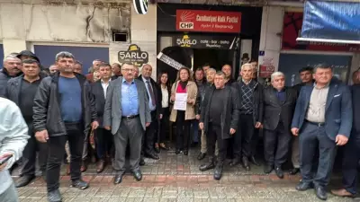 Aydın'da Muhtarlar CHP'yi Siyah Çelenk ile Protesto Etti: Yatırım Engelini Kınadılar