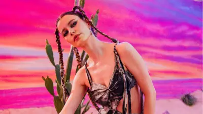 Beren Saat Müzik Kariyerine 'Beren' İsmiyle Adım Attı, İlk Şarkısı 'CapitaliZoo'yu Yayınladı