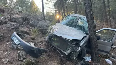 Burdur'da Ormanlık Alana Devrilen Araçta 3 Kişi Yaralandı
