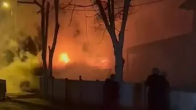 Düzce'de Müştemilatta Çıkan Yangın, Rüzgarın Etkisiyle Büyüdü