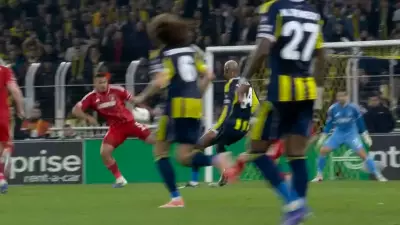 Fenerbahçe'de Penaltı İtirazı: Avrupa Ligi Maçında VAR Kararı Tartışma Yarattı