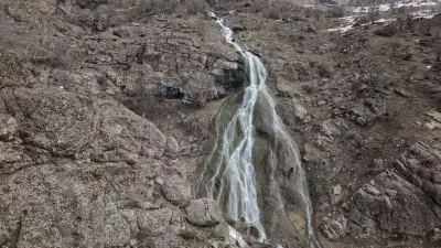 Hakkari'de Karların Erimesiyle Kırca Şelalesi Yeniden Hayat Buldu