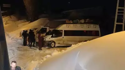 Iğdır'da Kar Yağışında Mahsur Kalan Öğrenci Servisi Kurtarıldı