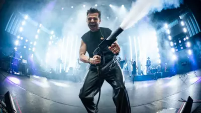 Kenan Doğulu Zorlu PSM'de Kar Yağdıran Romantik Konserle Unutulmaz Bir Gece Yaşattı