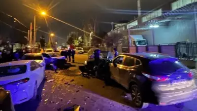 Küçükçekmece'de Zincirleme Kaza: 1 Yaralı, 5 Araç Hasar Gördü