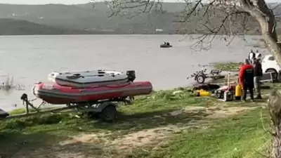 Manisa'da Gölet Kenarında Kaybolan Genç İçin Karada ve Suda Arama Başlatıldı