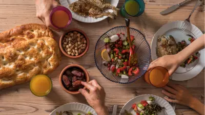 Ramazan'ın 10. Günü İftar Menüsü: Tavuklu Şehriye Çorbası'ndan Cevizli Şekerpare'ye Lezzet Şöleni