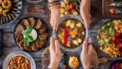 Ramazan'ın İlk İftarı İçin Pratik ve Besleyici Menü: Çorbasından Tatlısına Tarifler