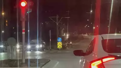 Raylarda İlerleyen Otomobil, Büyük Tehlikeye Davetiye Çıkardı