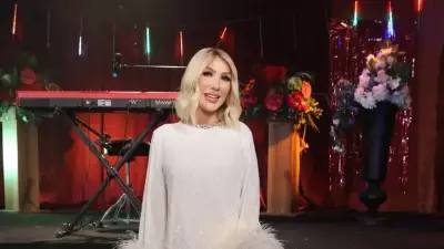 Seda Sayan'dan New York Çıkarması: İkonik Valiz Önünde Sosyal Medyayı Salladı!