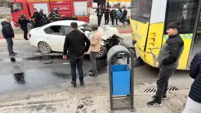 Siirt'te Otomobil ile Halk Otobüsü Çarpıştı: 2 Kişi Yaralandı