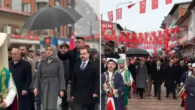 Tercan Kaymakamı'nın Şemsiye Görüntüleri Sosyal Medyada Tartışma Yarattı