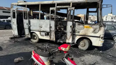 İzmir'de Feci Yangın: Hurda Otobüste Kalan 16 Yaşındaki Genç Hayatını Kaybetti