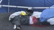 Ankara'da Trajik Motosiklet Kazası: Sürücü Bariyere Çarpıp Otobüs Altında Kaldı