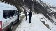 Batman'da Kar Eriyince Heyelan: İki Minibüs Yolda Mahsur Kaldı