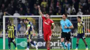 Fenerbahçe - Nottingham Forest Maçında Tartışmalı Penaltı Pozisyonu: Tedesco Sarı Kart Gördü