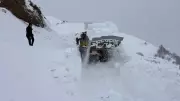 Hakkari'de Çığın Kapattığı Mezra Yolu 2 Ay Sonra Ulaşıma Açıldı