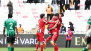 Sivasspor, Sakaryaspor'u 4-1 Mağlup Etti; Caner Erkin Kırmızı Kart Gördü