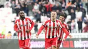 Sivasspor, Vanspor FK'ya 90+4'te Gelen Golle Takıldı! Rey Manaj'ın İkisi Yetmedi