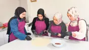 Siverek'te Kadınların Yöresel Lezzetleri Hem Sofraları Süsleyip Hem Bütçeye Katkı Sağlıyor