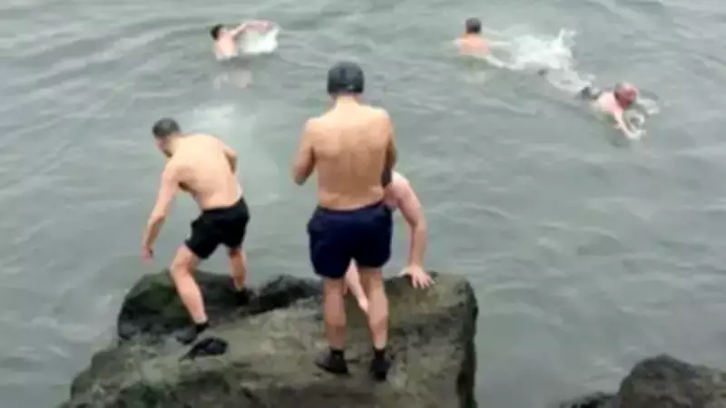 10 Derece Sıcaklıkta Denize Girenlerin Şaşırtan Geleneği