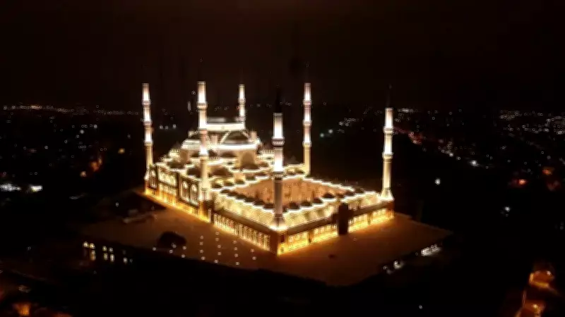 2026 Ramazan'ında İstanbul'da İftar Saati 19.17 Olarak Belirlendi