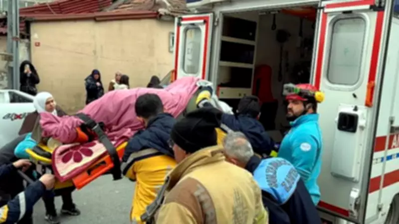 240 Kiloluk Obezite Hastası, 7. Kattan Vinçle İndirilerek Hastaneye Kaldırıldı