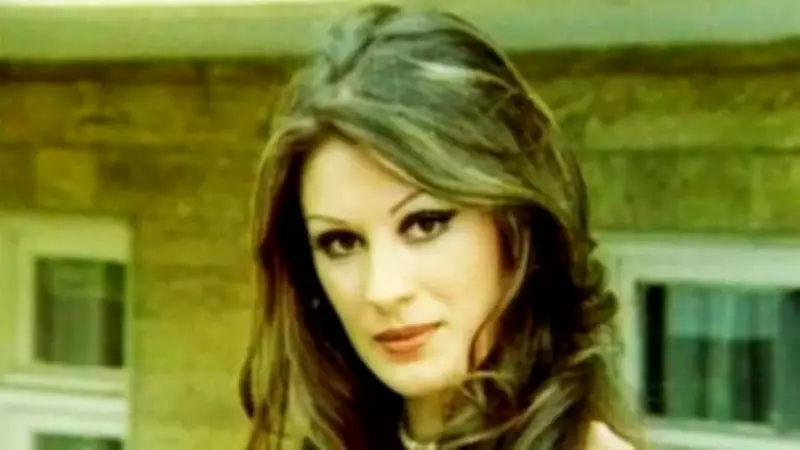 71 Yaşındaki Gülşen Bubikoğlu'nun Selfiesi Sosyal Medyayı Salladı