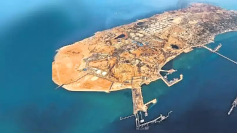 ABD, İran'ın Hark Adası'nı Vurdu; İran BAE'deki Petrol Üssüne Misilleme Yaptı