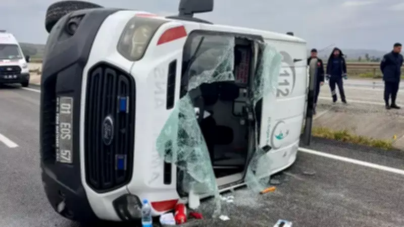 Adana'da Ambulans Kazası: 3 Sağlık Personeli Yaralandı