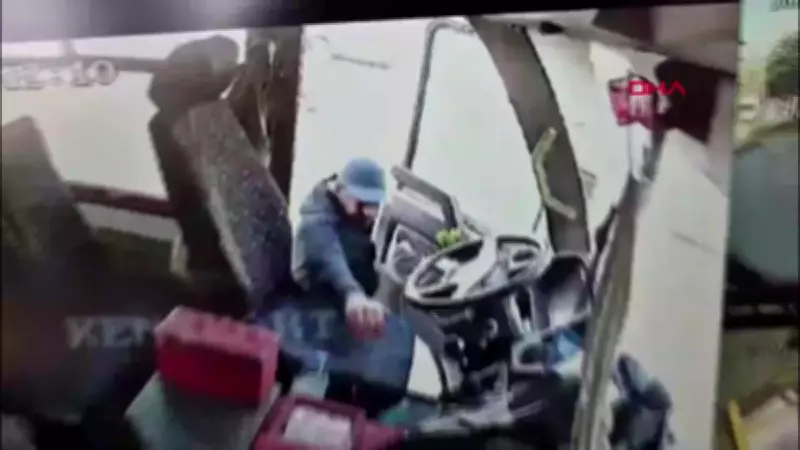 Adana'da Bisikletli Hırsız: Yolcu Minibüsünden 4 Bin TL Çalındı