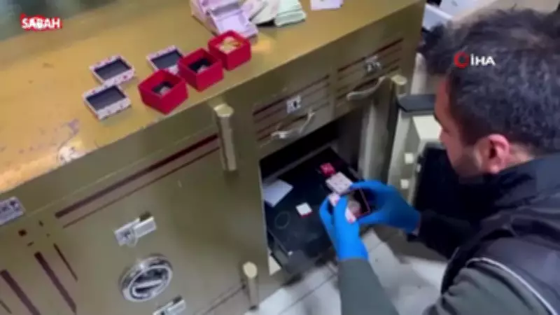 Adana'da Kuyumcu Görünümlü Tefecilik Operasyonu: Silah ve Milyonluk Çek-Senet Ele Geçirildi