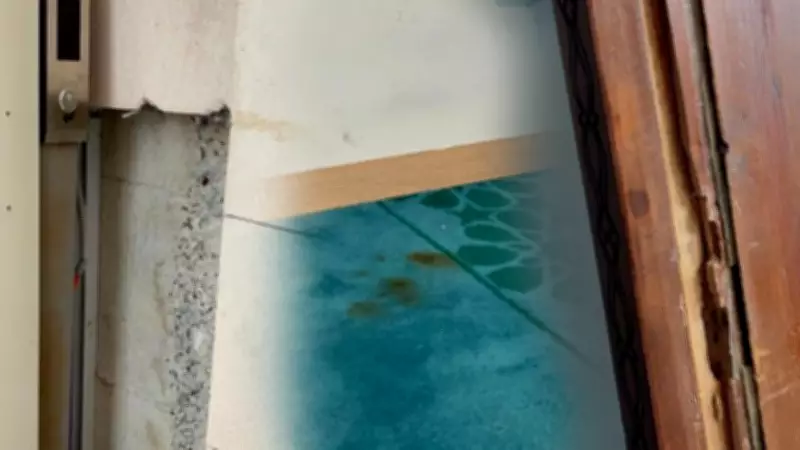 Adilcevaz'da Fatih Camii'ne Çirkin Saldırı: Duvarlar ve Mermerler Kırıldı, Halılar Yakıldı