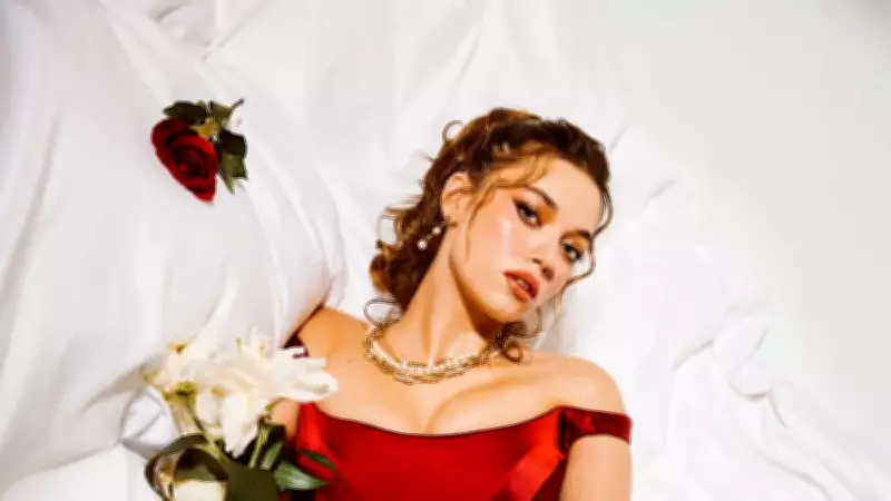 Afra Saraçoğlu'ndan Duygusal Köpek Paylaşımı: 'Anladı Gideceğimi' Dedi