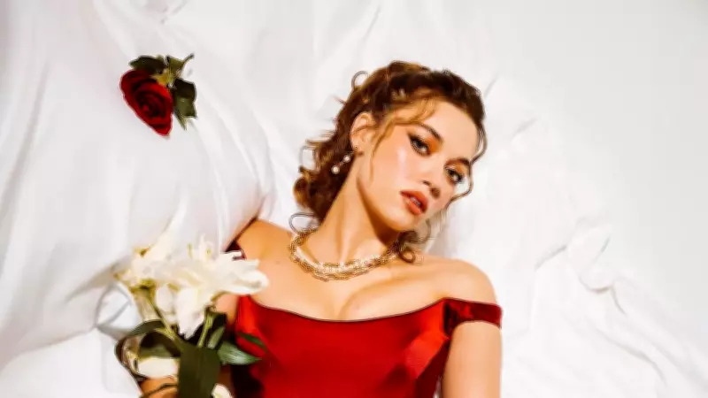 Afra Saraçoğlu'nun Güzelliği Fransız Edebiyatına Konu Oldu