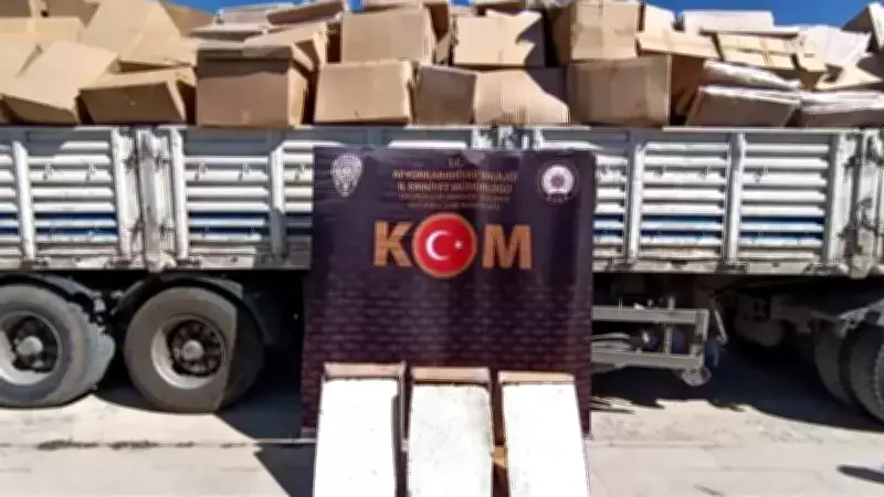 Afyonkarahisar'da Tırda 8 Milyon TL Değerinde Doldurulmuş Makaron Yakalandı
