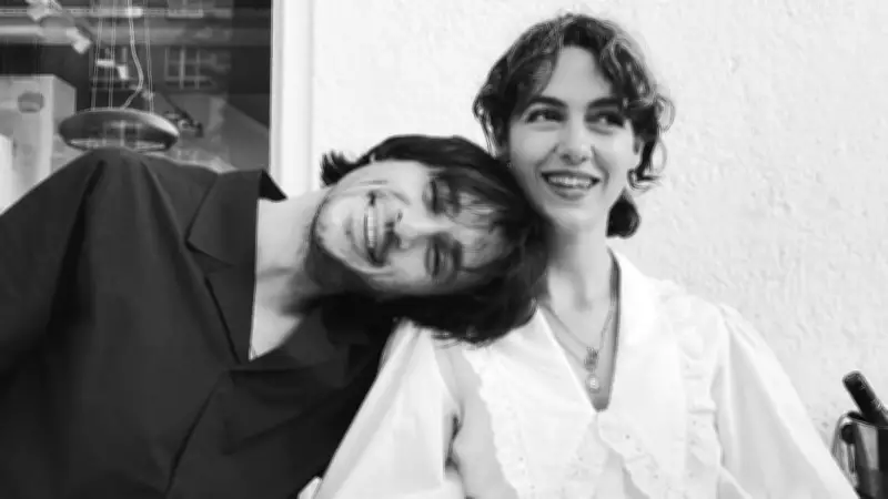 Ahmet Rıfat Şungar'dan Eşi Esra Gülmen'e Duygusal Evlilik Yıl Dönümü Mesajı