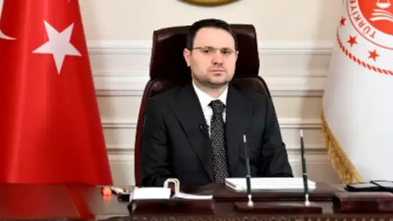 AK Parti'den Özgür Özel'e Sert Tepki: 'CHP'yi Tarihten Silecek'