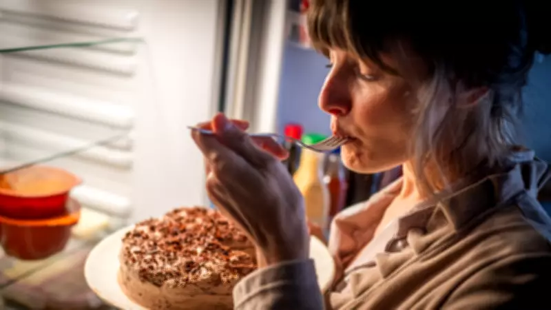 Akşam Tatlı Krizlerinin Arkasındaki Gerçek: Stres, Hormonlar ve Alışkanlıklar