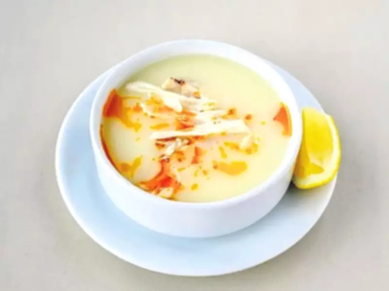 Akşam Yemeği İçin Nefis Bir Menü: Tavuklu Düğün Çorbası, Ekşili Pilav ve Kaşık Helvası