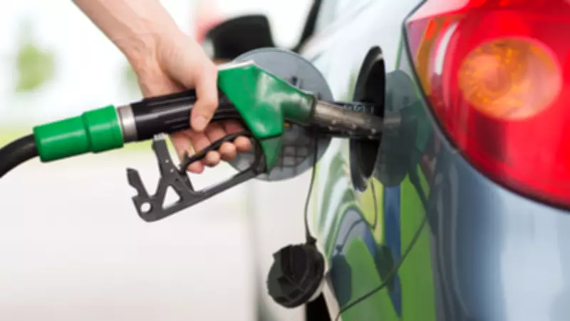 Akaryakıta Zam Geldi: Motorin 80 TL'yi Gördü, Benzin 70 TL'ye Yaklaştı