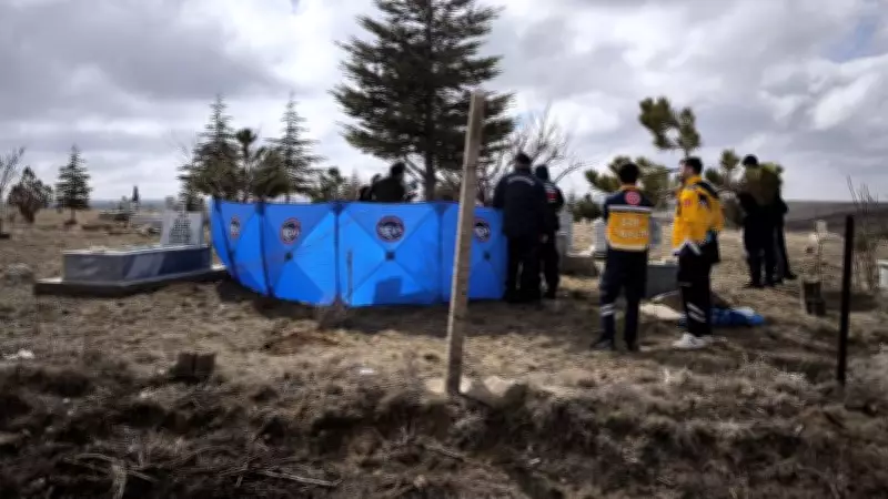 Aksaray'da Kan Donduran Cinayet: Kadın, Annesinin Mezarı Başında Öldürüldü