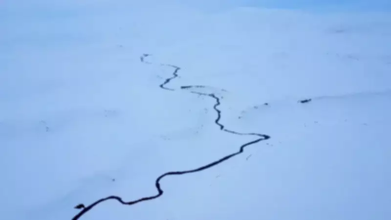 Akyaka'nın Kayadöven Köyü Beyaza Büründü, Kar Yaşamı Zorlaştırıyor