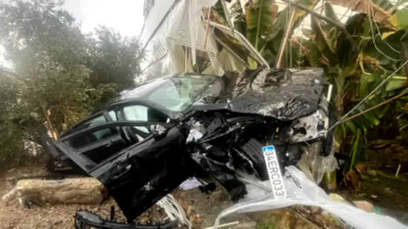 Alanya'da Lüks Otomobil Seraya Uçtu: Aynı Noktada 3 Günde İkinci Kaza