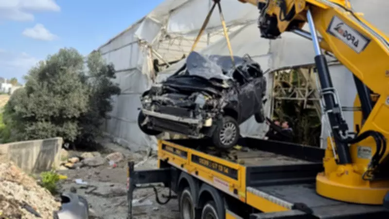 Alanya'da Trajik Kaza: Otomobil Muz Serasına Uçtu, 1 Kişi Hayatını Kaybetti