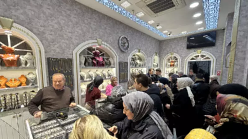 Altın Fiyatlarındaki Düşüş Kuyumculara Akın Getirdi: Kocaeli'de Uzun Kuyruklar