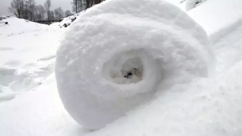 Amasya'da Kar Sonrası Nadir Görülen Doğa Olayı: Kar Ruloları Oluştu